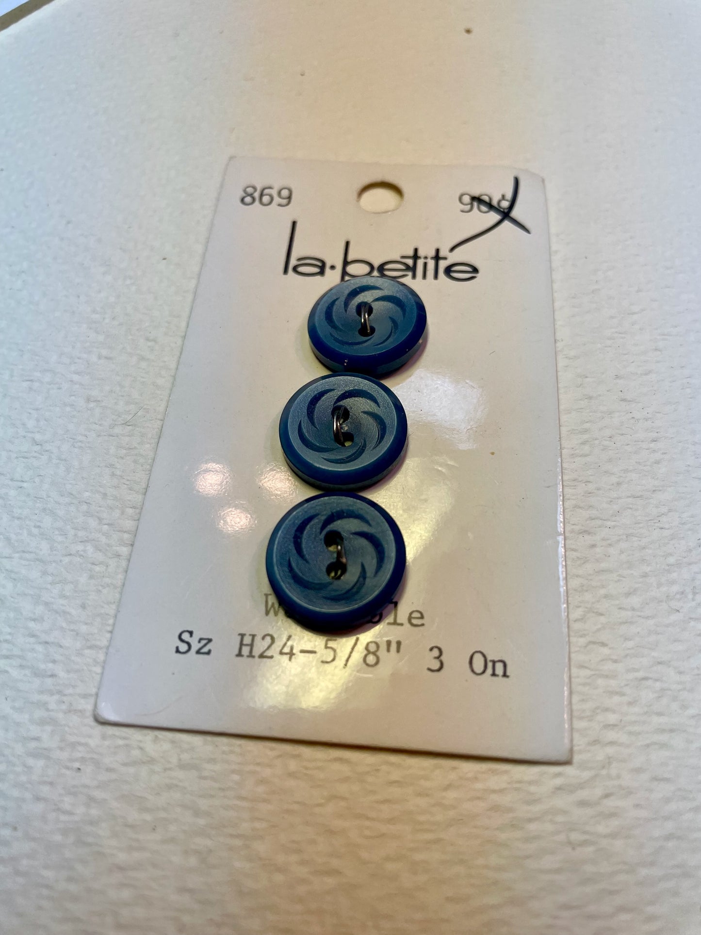 3 blue vtg plastic buttons | 2 hole flat | size 24/0.63" | new old stock |