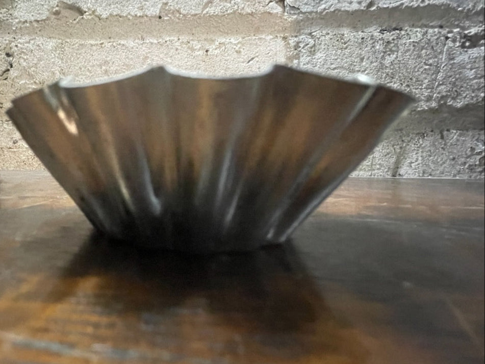 Round steel/tin tart pans / vintage & antique / mini single serving bakeware decor cookie