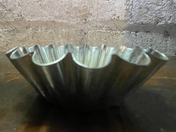 Round steel/tin tart pans / vintage & antique / mini single serving bakeware decor cookie
