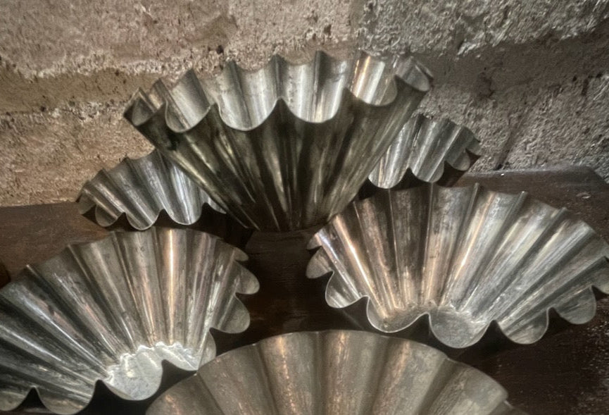 Round steel/tin tart pans / vintage & antique / mini single serving bakeware decor cookie