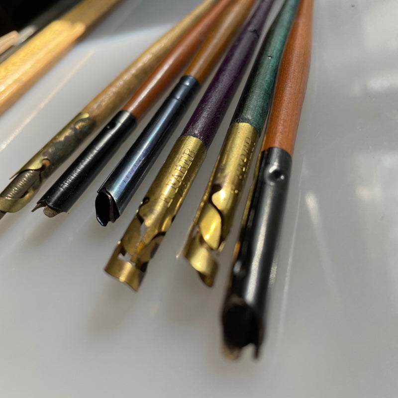 Standard pen nib holder
