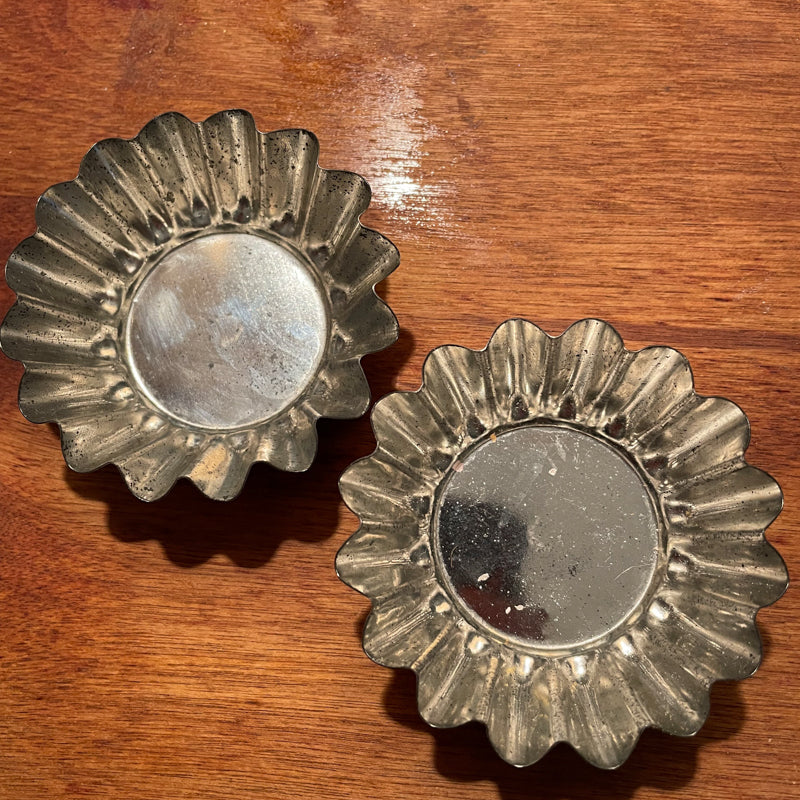 Round steel/tin tart pans / vintage & antique / mini single serving bakeware decor cookie