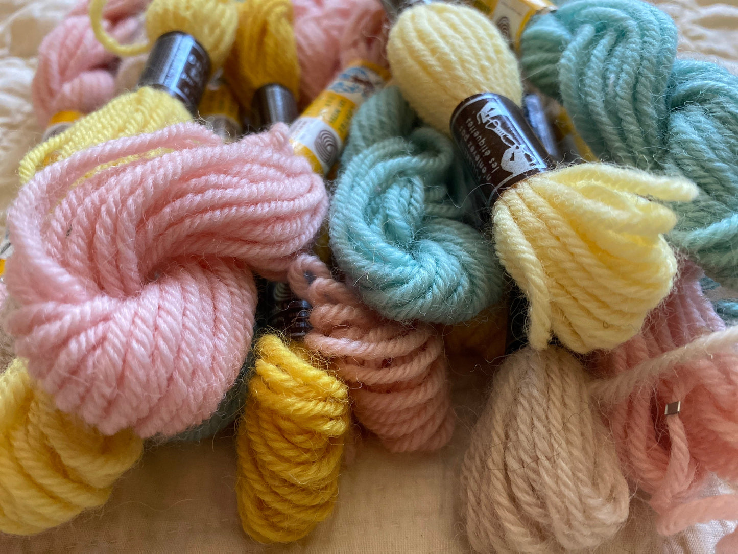 New old stock tapestry yarn / 10 yards 100% virgin wool tapisserie laine / DMC Anchor Bon Pasteur