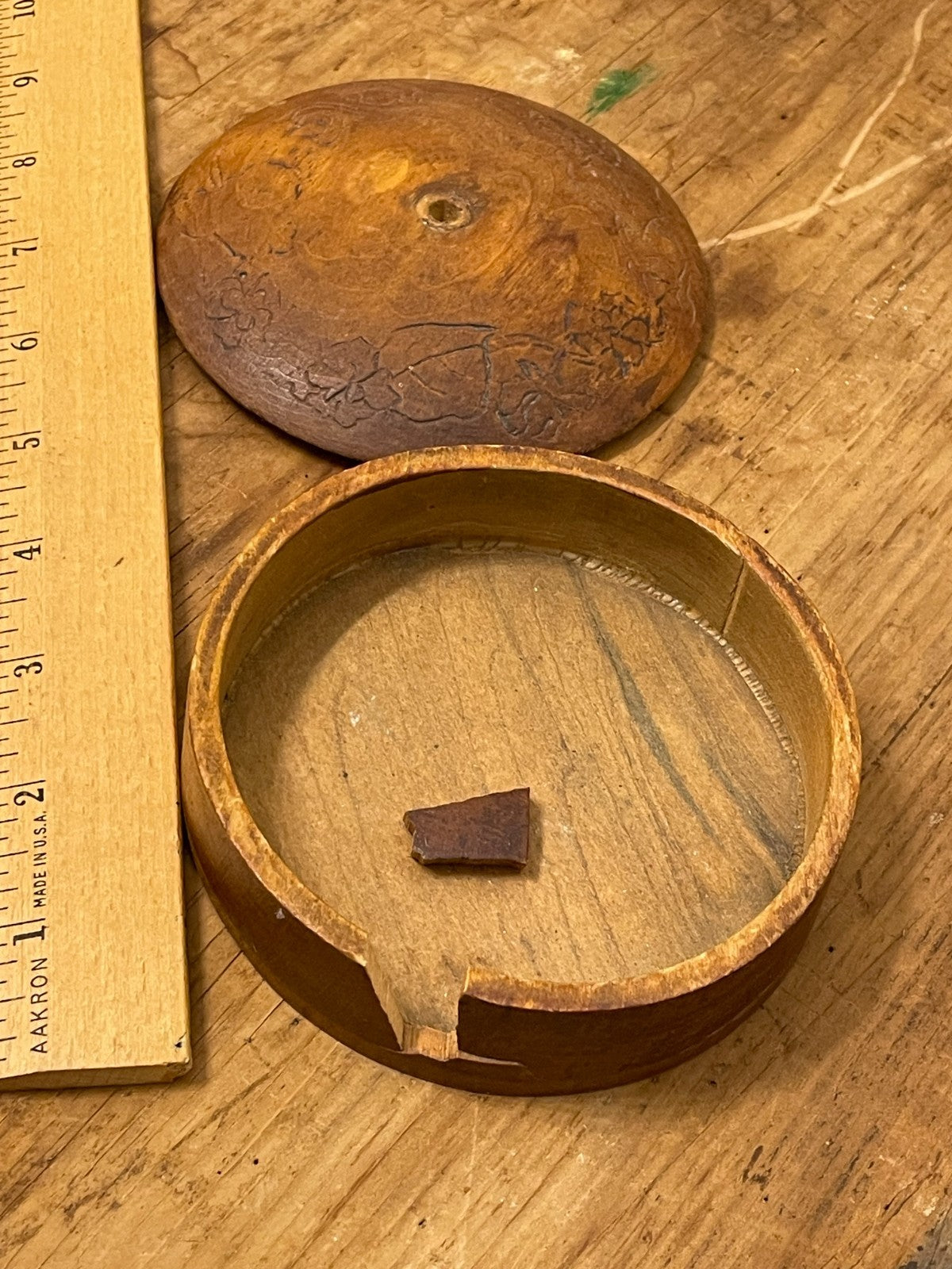 Small Round Wooden Box – Antique Folk Art Dressertop Container (As-Is) Caddy Vtg