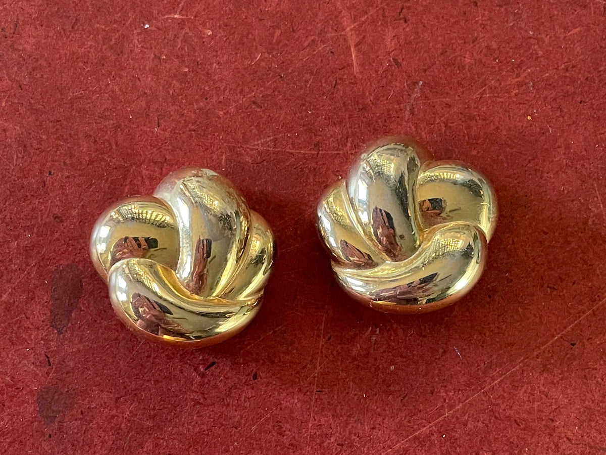 Vintage Les Bernard Gold-Tone Swirl Knot Earrings – Signed Modernist Sculptural Clip-On Statement Studs, ca. 1970s-80s