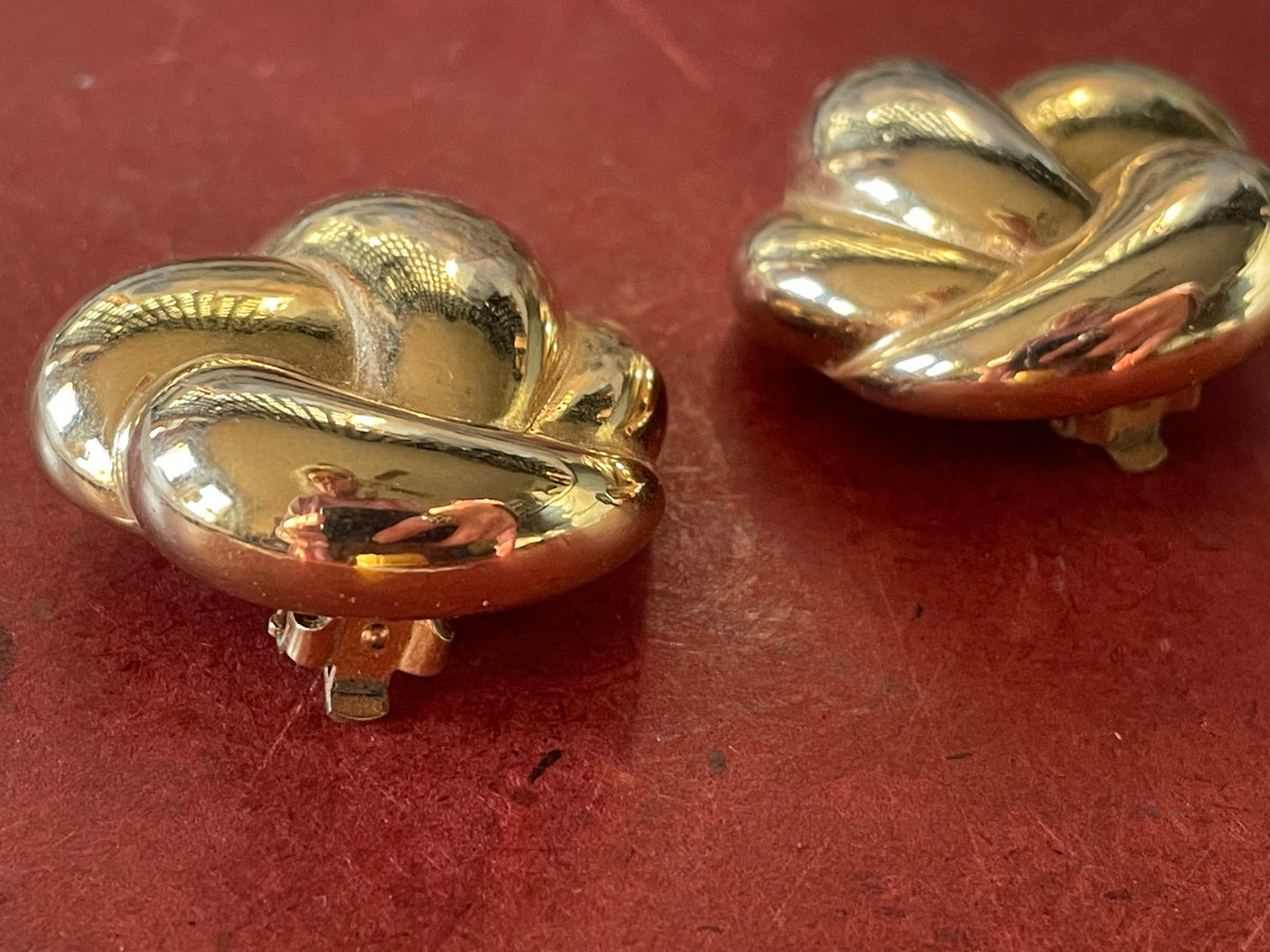 Vintage Les Bernard Gold-Tone Swirl Knot Earrings – Signed Modernist Sculptural Clip-On Statement Studs, ca. 1970s-80s
