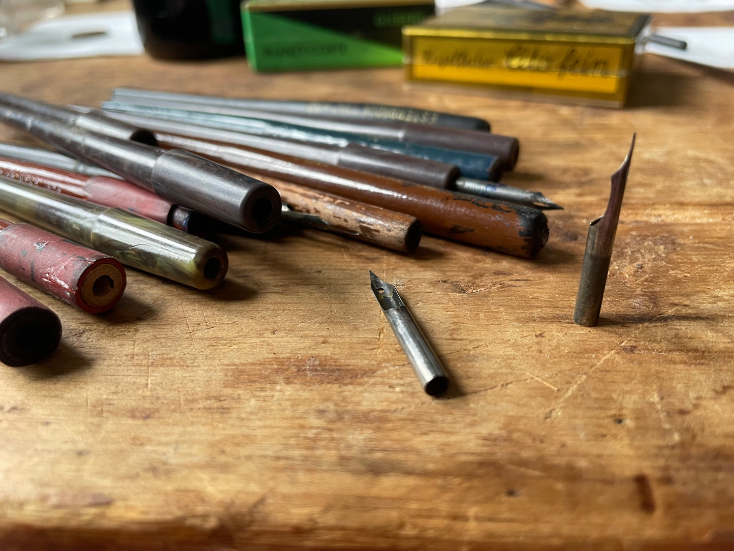 Crow Quill lithographic pen nib and penholder for drawing, manga, extra fine lines, mapping, crosshatch