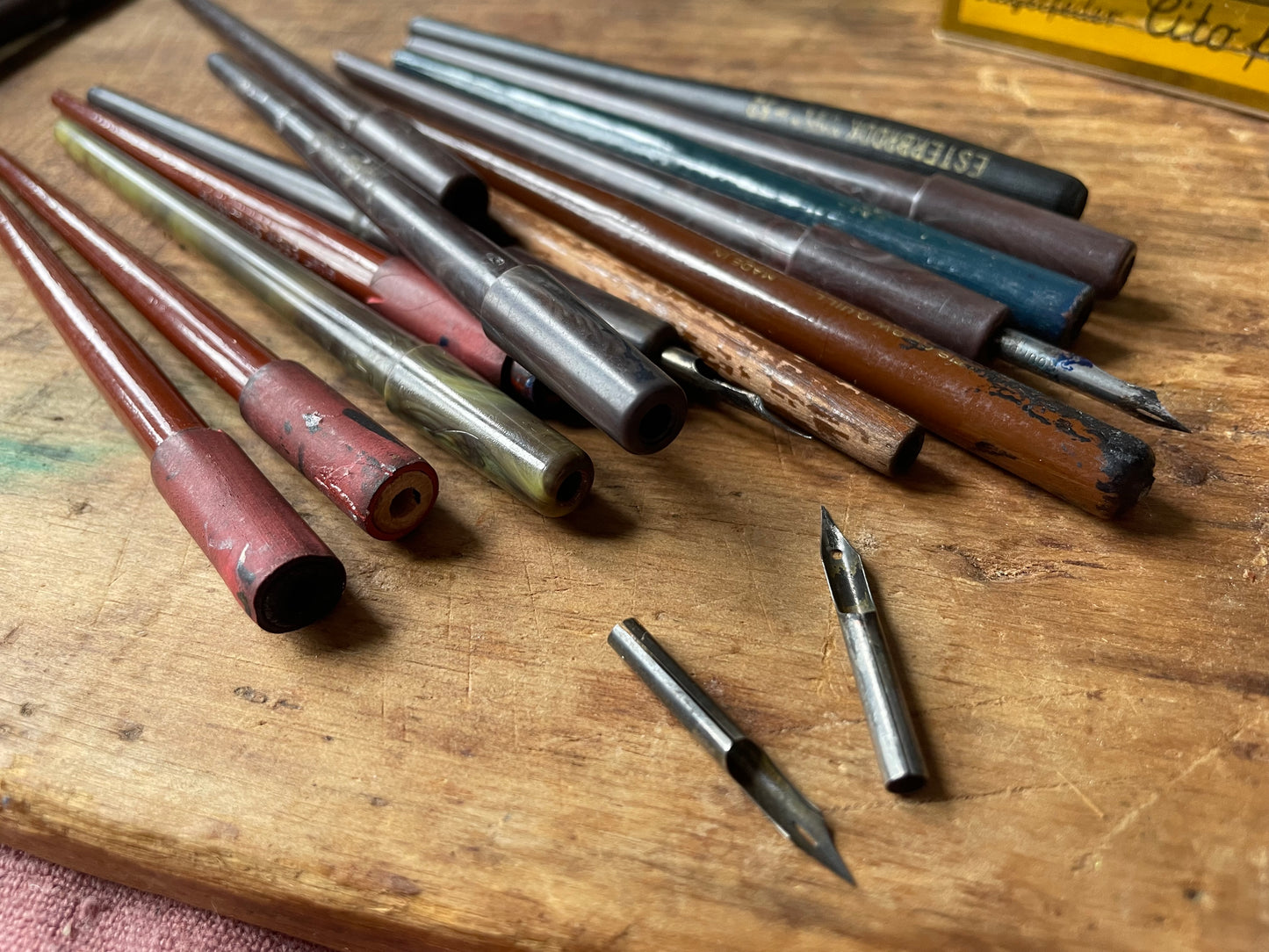 Crow Quill lithographic pen nib and penholder for drawing, manga, extra fine lines, mapping, crosshatch