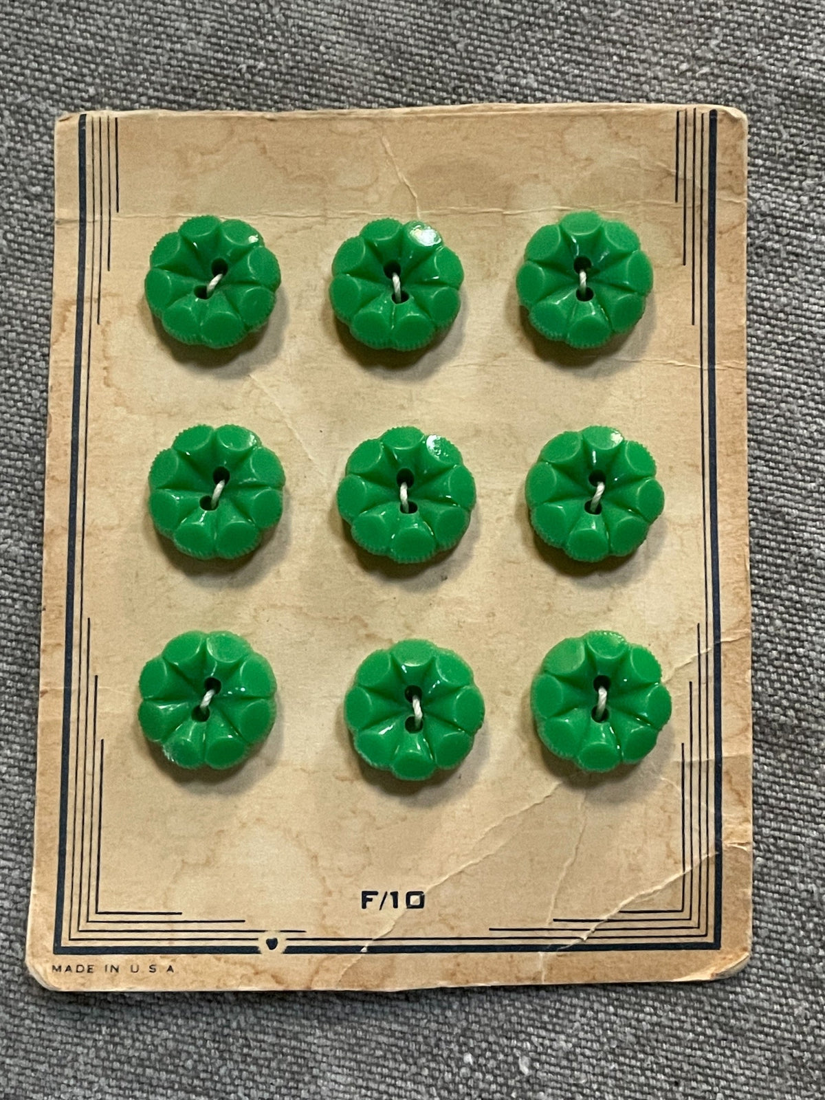 Product view of 9 green flower sewing buttons, 14.84 mm, nos on original card