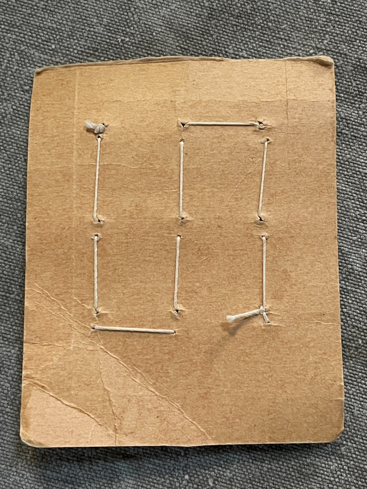 Back of original packaging card for 9 green flower sewing buttons, 14.84 mm, nos on original card