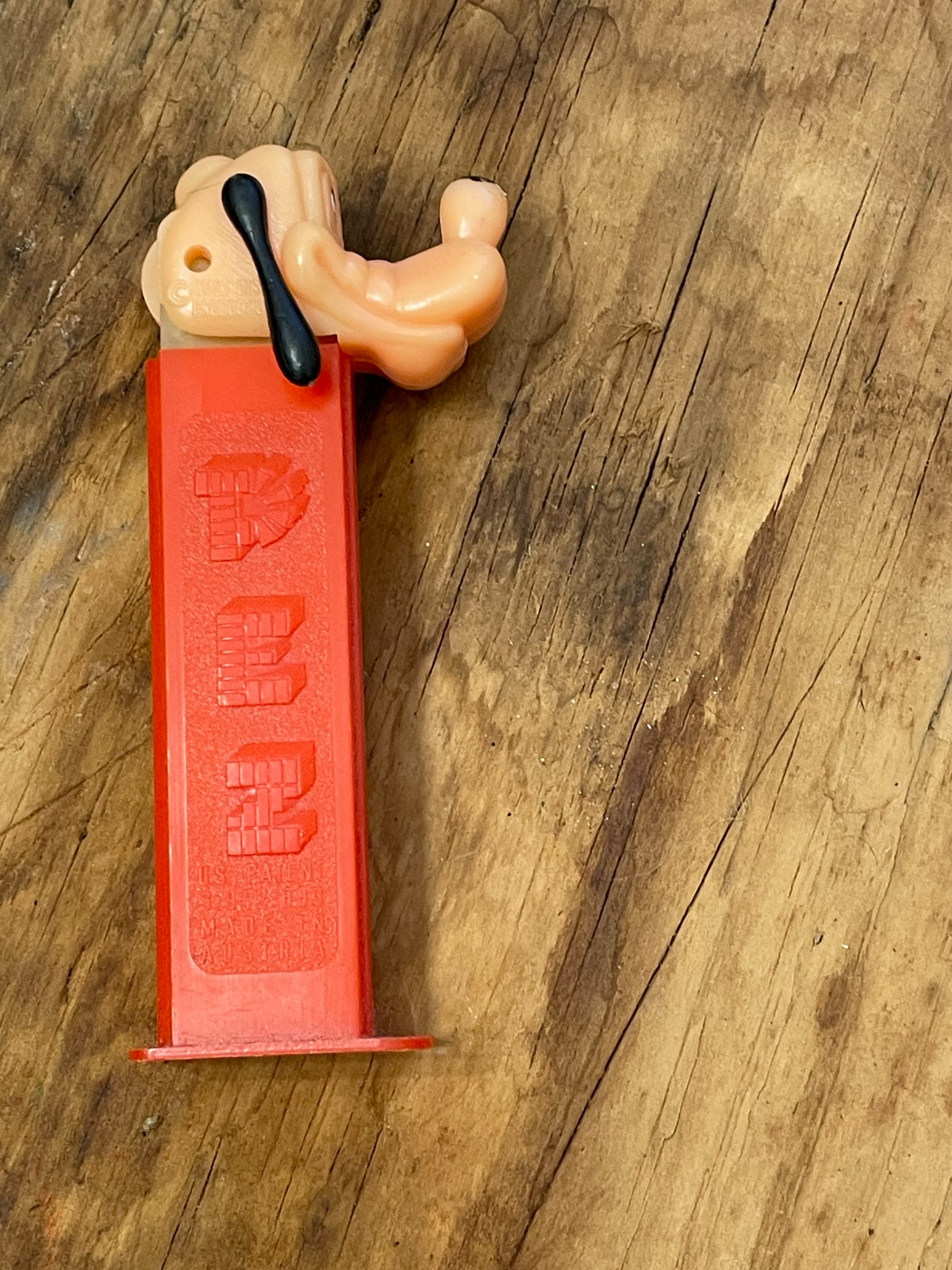 Back view of vintage Goofy PEZ dispenser with red stem