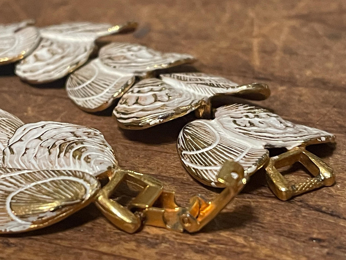 Vintage White Enamel Seashell Bracelet & Matching Clip-On Earrings – Gold Tone Coastal Jewelry Set