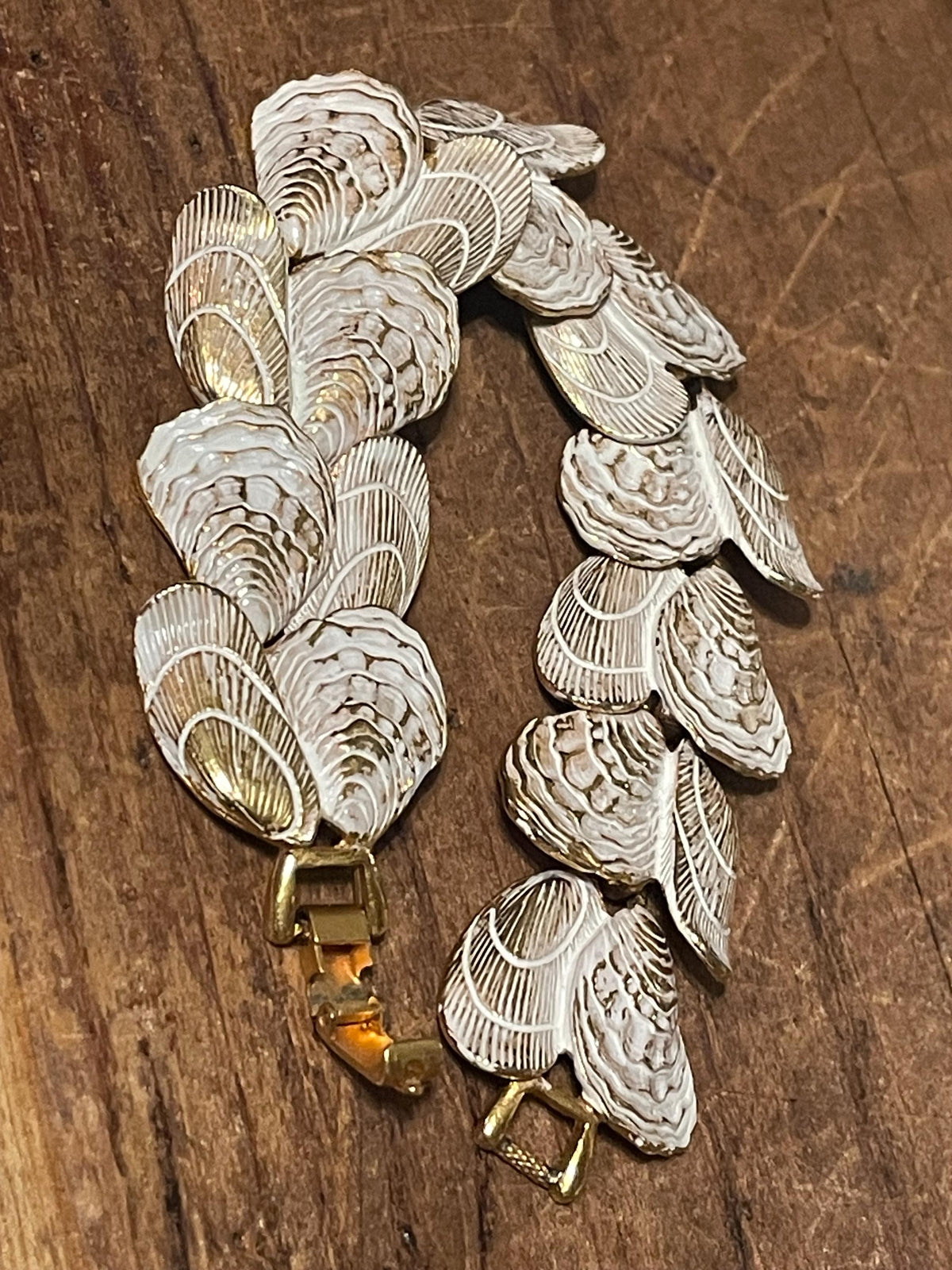 Vintage White Enamel Seashell Bracelet & Matching Clip-On Earrings – Gold Tone Coastal Jewelry Set