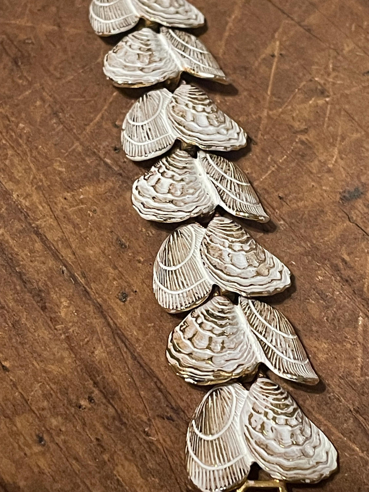 Vintage White Enamel Seashell Bracelet & Matching Clip-On Earrings – Gold Tone Coastal Jewelry Set