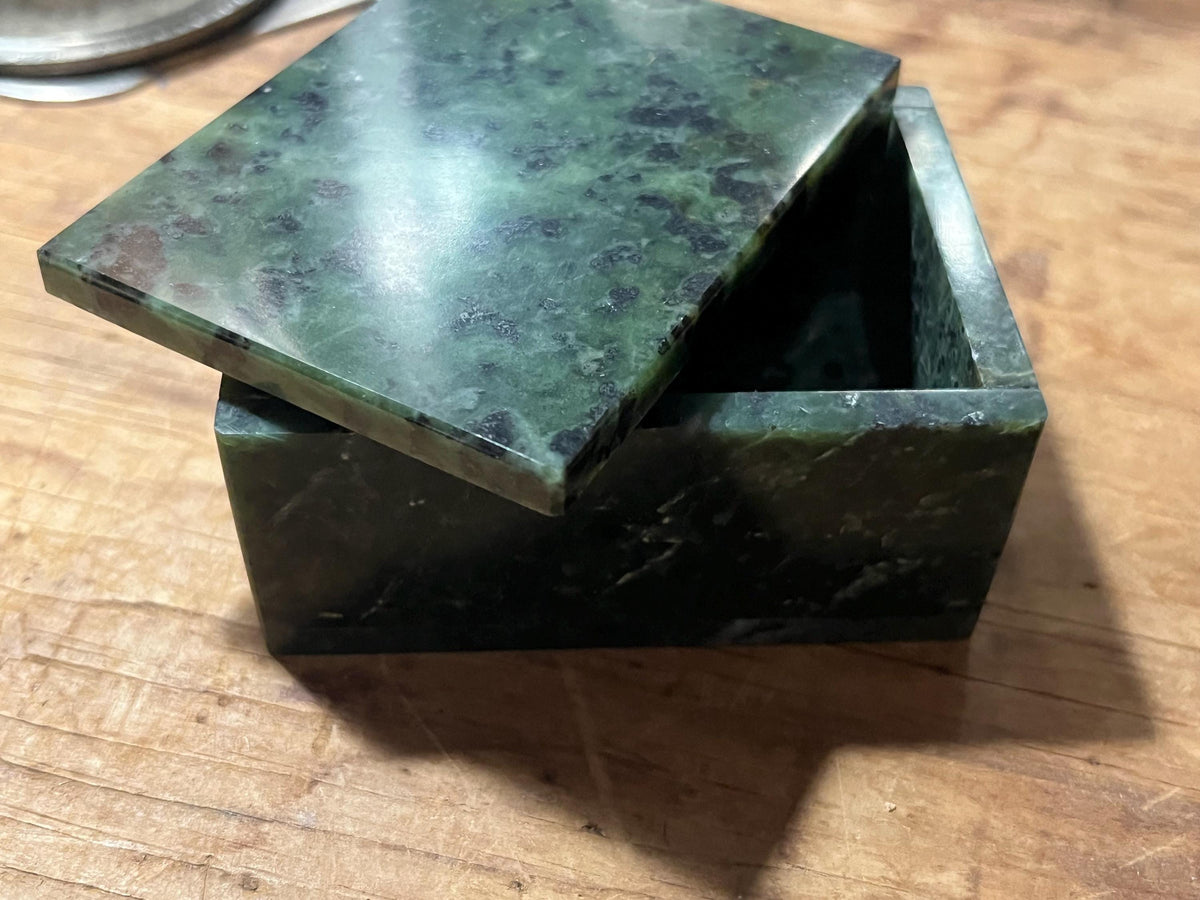 Vintage Green Hardstone Trinket Box – Polished Stone with Removable Lid