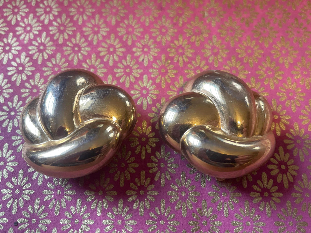 Vintage Les Bernard Gold-Tone Swirl Knot Earrings – Signed Modernist Sculptural Clip-On Statement Studs, ca. 1970s-80s