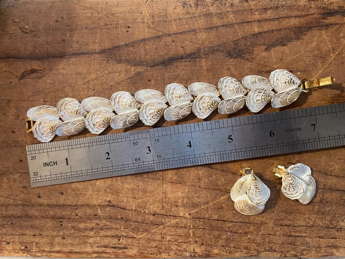 Vintage White Enamel Seashell Bracelet & Matching Clip-On Earrings – Gold Tone Coastal Jewelry Set