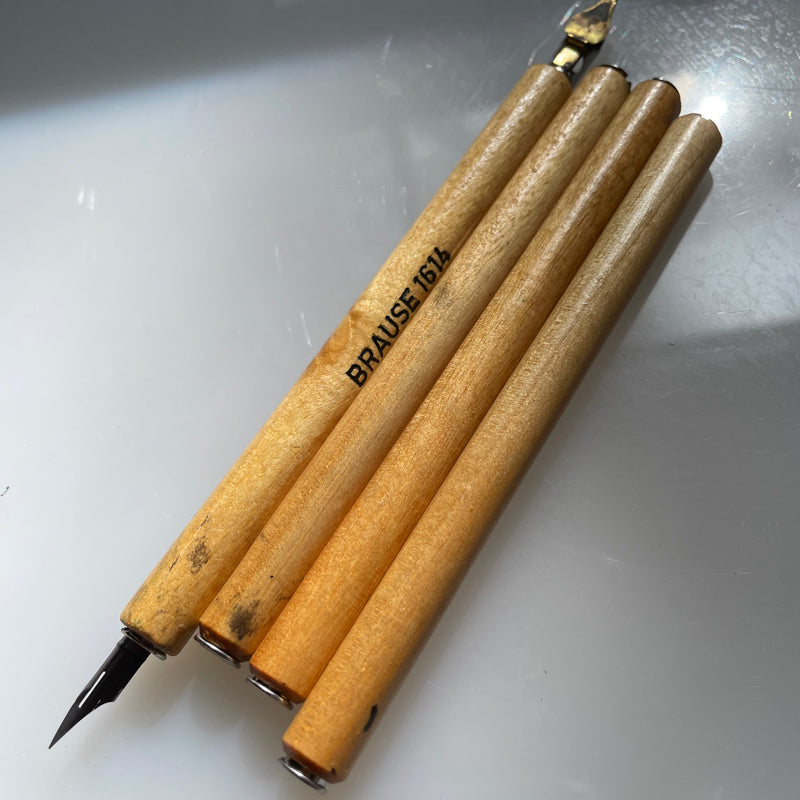 Standard pen nib holder
