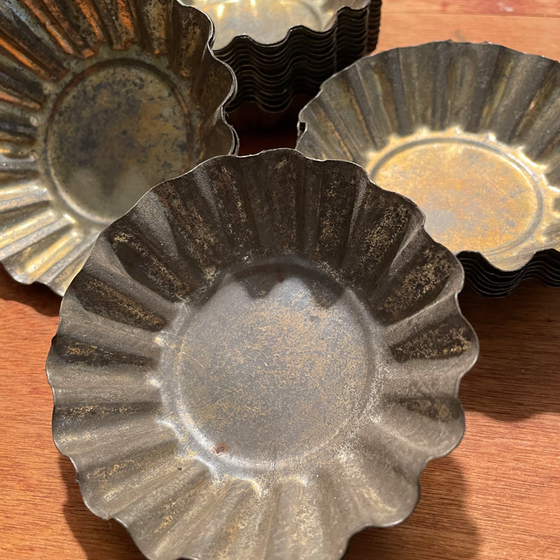 Round steel/tin tart pans / vintage & antique / mini single serving bakeware decor cookie