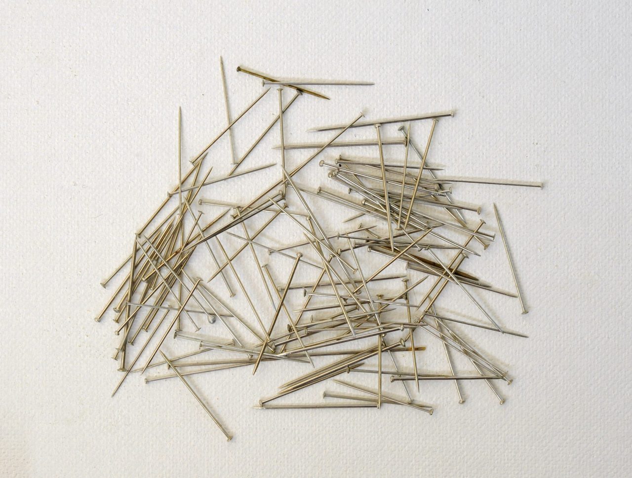 100 secondhand-sourced sewing pins